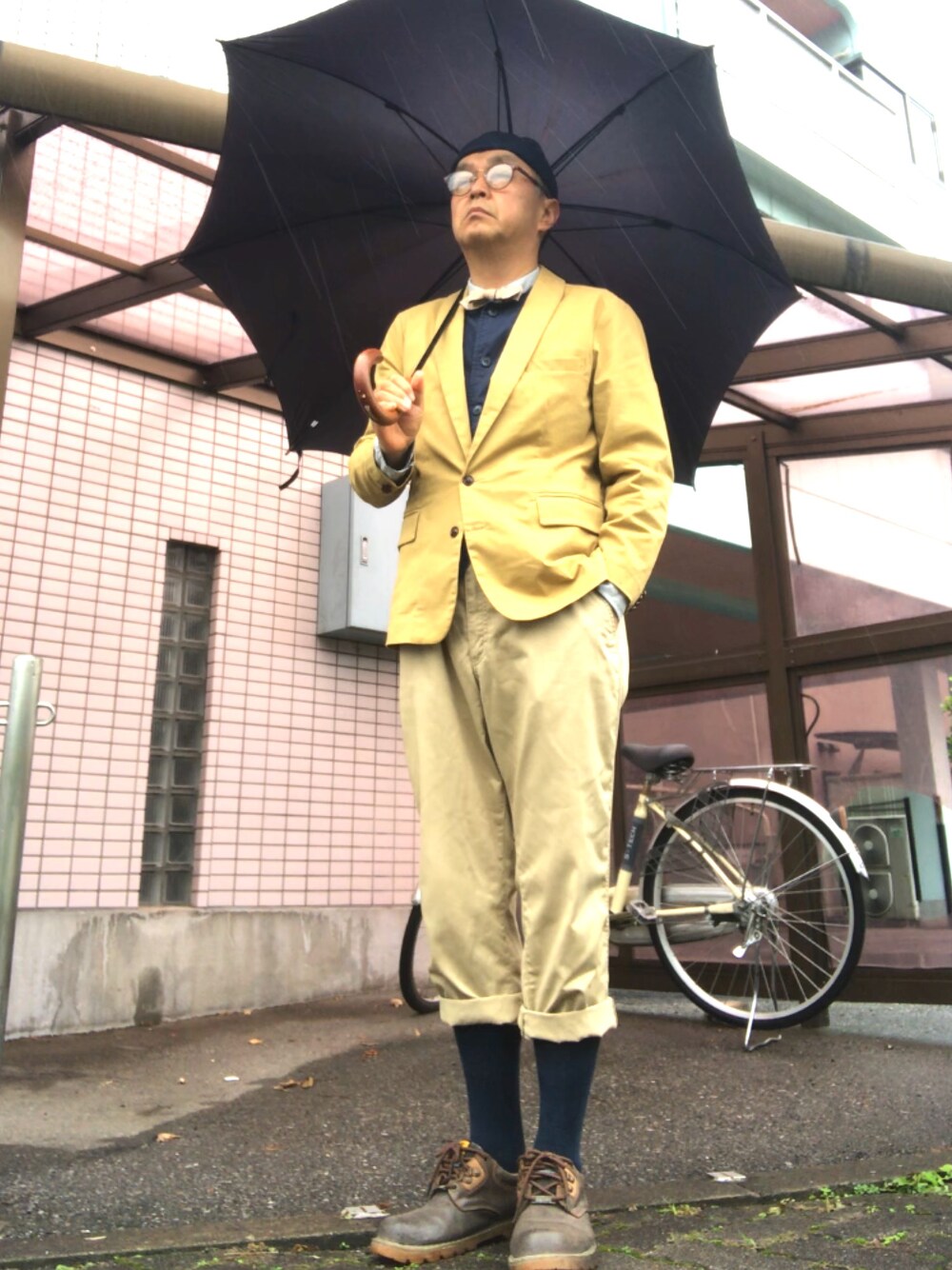 「トラッド、アズーロ・エ・マローネ、フィッシャーマンズキャップ、ショールカラージャケット、眼鏡男子」｜「自家製ボウタイと韓国土産のウエストコートのアイテム（その他、その他）」を使った、でゑさん（メンズ・175cm）の秋コーディネートの1枚目の写真
