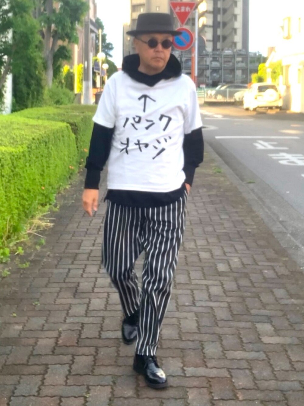 「トラッド、ポークパイハット、パンク、シェフパンツ、Tシャツ」｜「若かりし頃のビリー・アイドルのアイテム（その他、その他）」を使った、でゑさん（メンズ・175cm）の春コーディネートの1枚目の写真