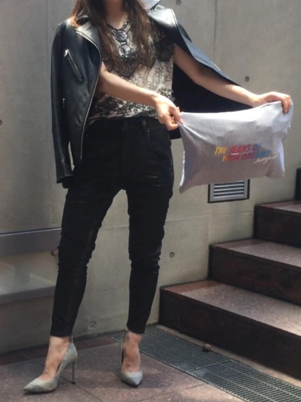 「dieseldenim、Diesel、fayza、jogg jeans、レザージャケット、大人カジュアル、ブラックデニム、パンプス、キャンペーン」｜「DIESELの00S30U0CAPI（ライダースジャケット、ブラック系）」を使った、PALUさん（レディース・157cm）の夏コーディネートの1枚目の写真