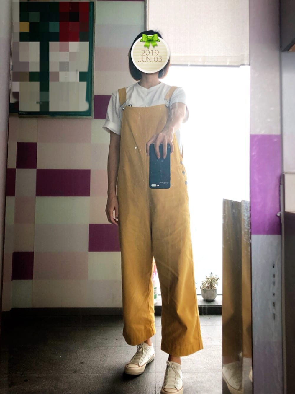 「VINTAGE、overall」｜「CONVERSE ALL STARのアイテム（スニーカー、ホワイト系）」を使った、桃猪🍑さん（レディース・165cm）の夏コーディネートの1枚目の写真