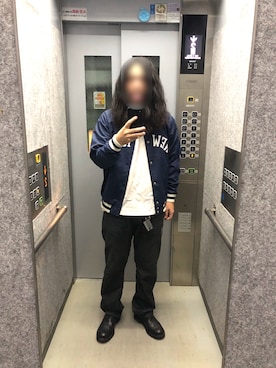 「Champion（チャンピオン）のアイテム（スタジャン）」を使った、モンモンさん（メンズ・170cm）の秋コーディネート