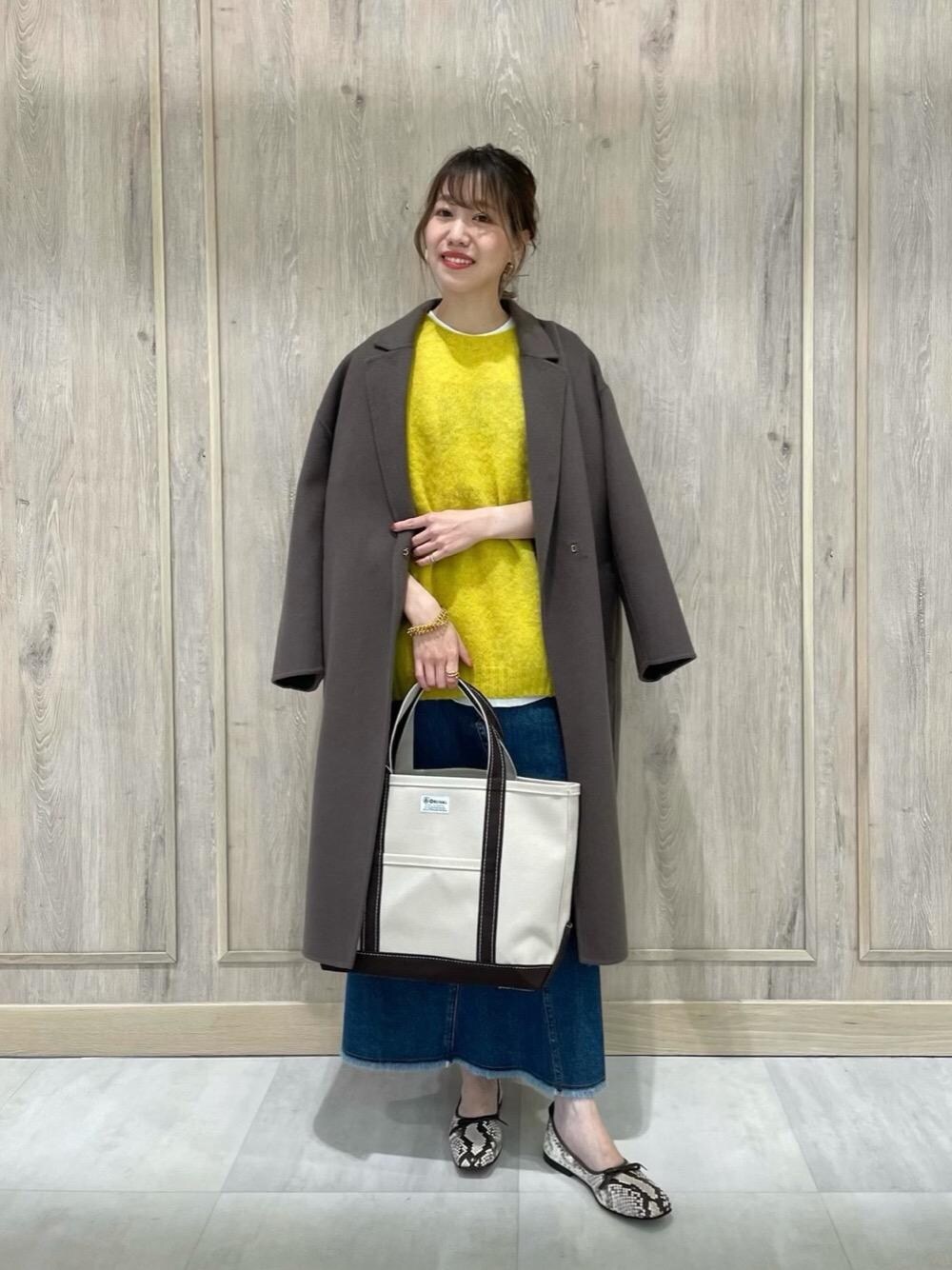 「アウター、トレンド、スカート、チェスターコート、リラックス、Tシャツ/カットソー、トラベル /リゾート、ニット/セーター、□骨格ウェーブ」｜「green label relaxingの★[ ペリーヌ タヴェルニティ ] PERRINE TAVERNITI FM LAF ブレスレット（ブレスレット、ゴールド系）」を使った、西村（nishimura）さん（レディース・163cm）の秋コーディネートの1枚目の写真