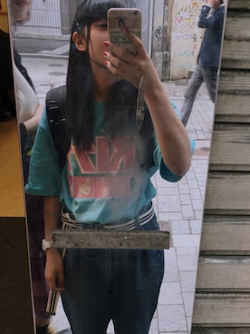 「父の手作りTシャツのアイテム（Tシャツ/カットソー、ブルー系）」を使った、みち🌙さん（レディース）の春コーディネート