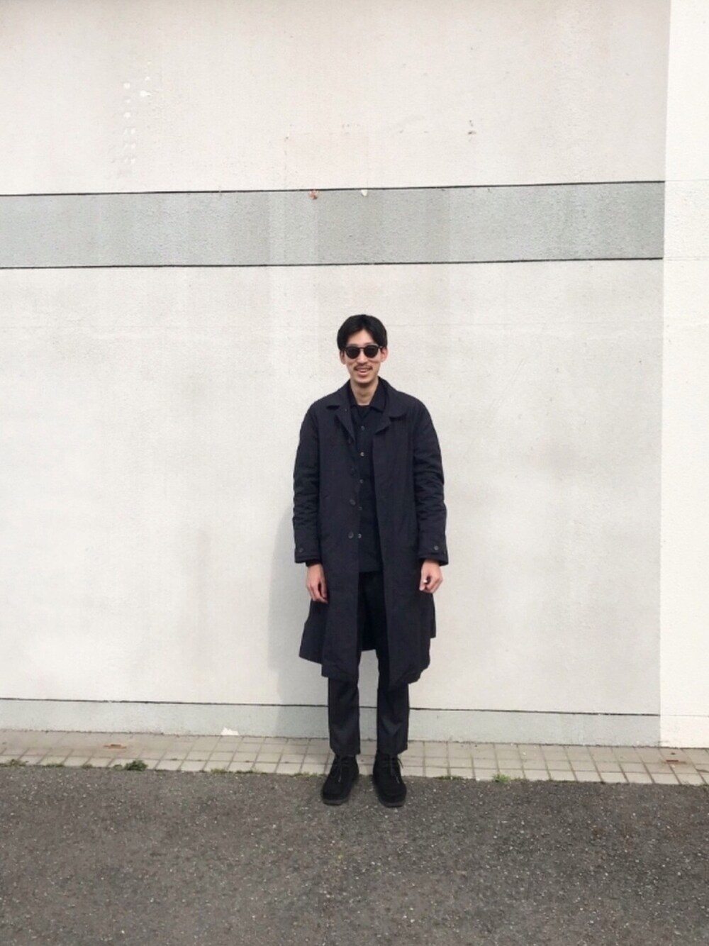 「カジュアルコーデ、シンプル、大人カジュアル、今日のコーデ、ootd、ワントーンコーデ、オールネイビー、ネイビー、EYEVAN7285、ステンカラーコート、scye basic、オープンカラーシャツ、スラックス、GORE-TEX、clarks」｜「Scyeの【Scye】	ＰＥ／ＮＹ高密度ステンカラーコート　<16SS新入荷>（ステンカラーコート、ブルー系）」を使った、_ha8t0さん（メンズ・179cm）の冬コーディネートの1枚目の写真