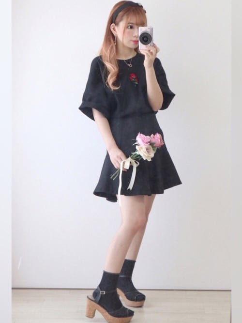 美月 𝑚𝑒𝑖𝑦𝑢𝑒 Adrerのtシャツ カットソーを使ったコーディネート Wear