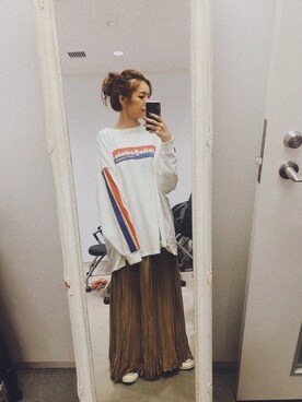 「Ungrid（アングリッド）のCollegedaleロゴロングスリーブTee（Tシャツ/カットソー）」を使った、福本 茉以さん（レディース・160cm）の秋コーディネート