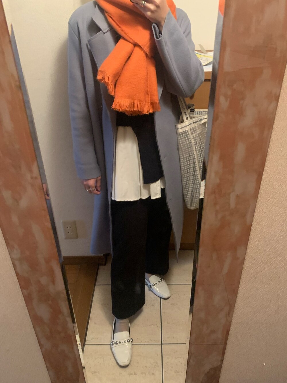 「ZARAのアイテム（ローファー、ホワイト系）」を使った、あしょしゃん。さん（レディース・155cm）の春コーディネートの1枚目の写真