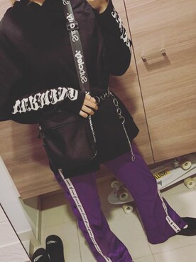 「Kappa（カッパ）のBANDA OMINI ロゴサイドラインニットパンツ（その他パンツ、パープル系）」を使った、nakkさん（レディース・165cm）の冬コーディネート