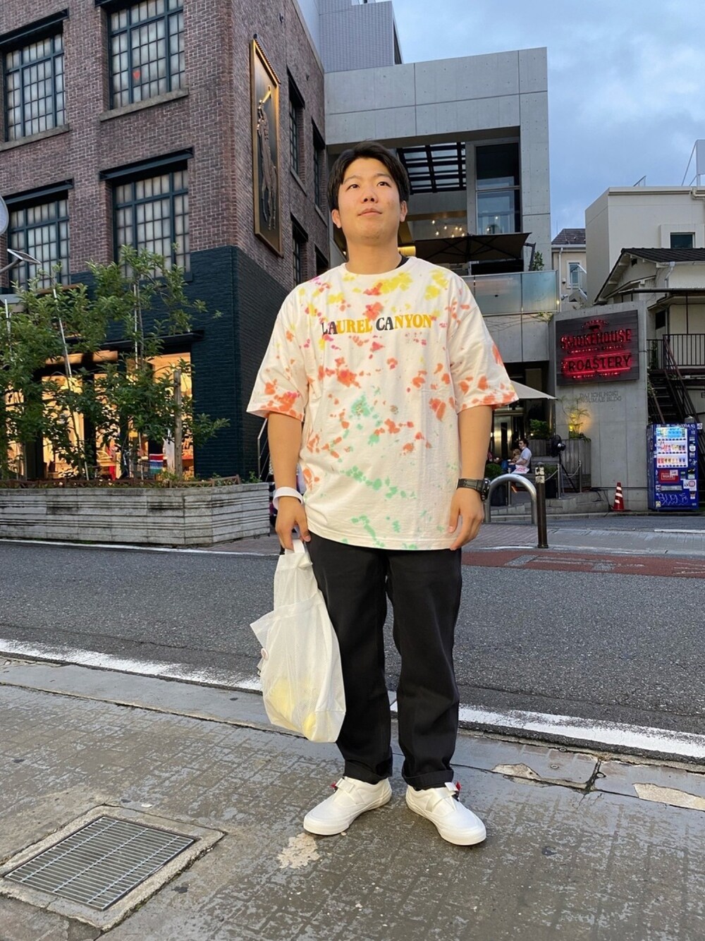 「おしゃれさんと繋がりたい、Tシャツ、ビッグシルエット、休日スタイル、夏、スニーカー、低身長、タイダイ柄、半袖シャツ、大人カジュアル」｜「MANASTASHのMANASTASH/マナスタッシュ　HEMP LONG PANTS for BEAVER ヘンプロングパンツフォービーバー（その他パンツ、ブラック系）」を使った、abe太さん（メンズ・169cm）の夏コーディネートの1枚目の写真