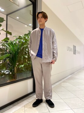 「グレージュ」｜「アイテム（ブルゾン）」を使った、カネミツさん（メンズ・181cm）の春コーディネート