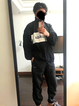 「BALENCIAGA」｜「アイテム（マウンテンパーカー）」を使った、CharlesWilmerさん（メンズ・181cm）の冬コーディネート