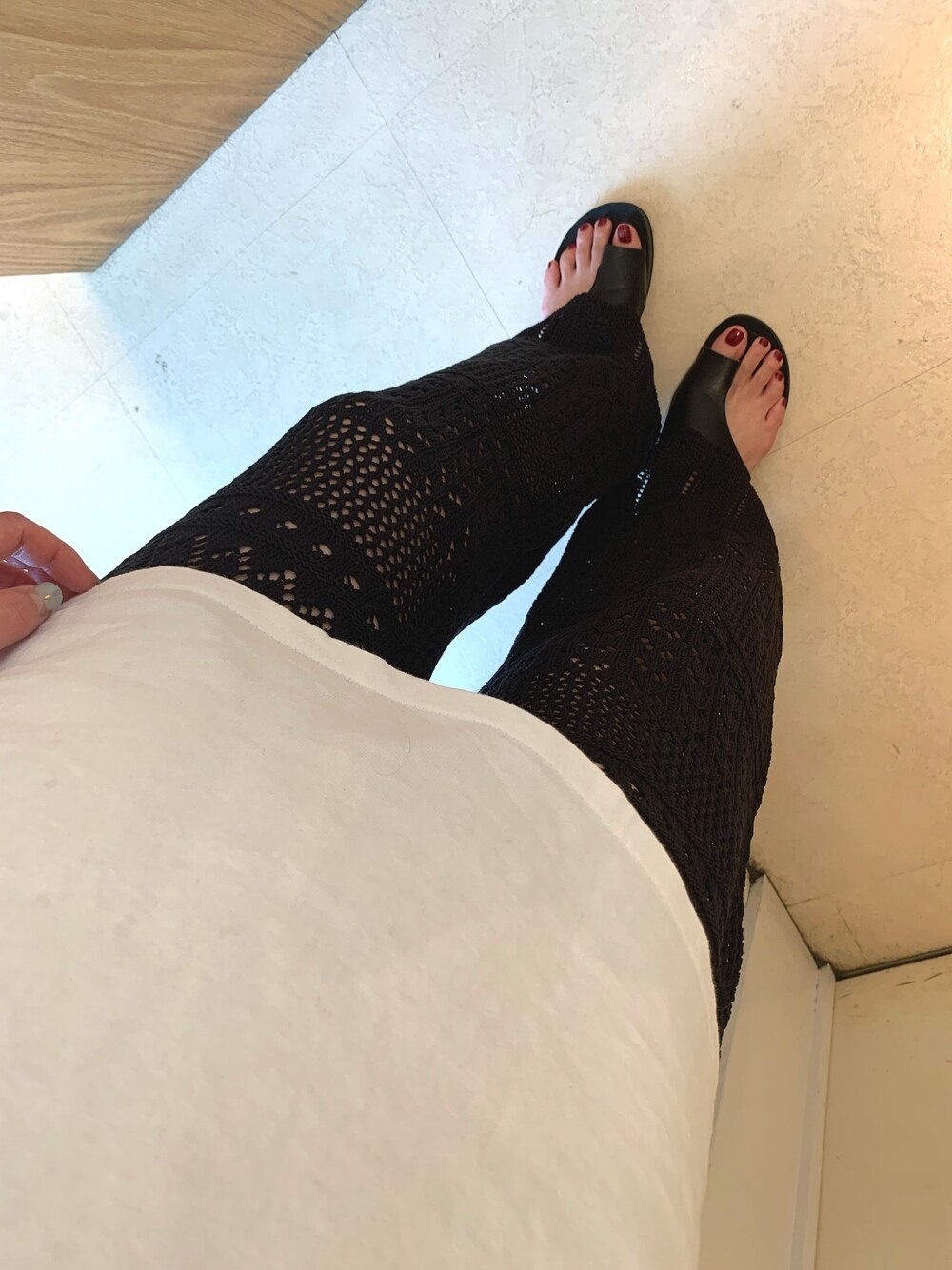 「夏コーデ、ラフ、かぎ編みニット、美容師」｜「Availのアイテム（パンツ、ブラック系）」を使った、優美さん（レディース・163cm）の夏コーディネートの1枚目の写真