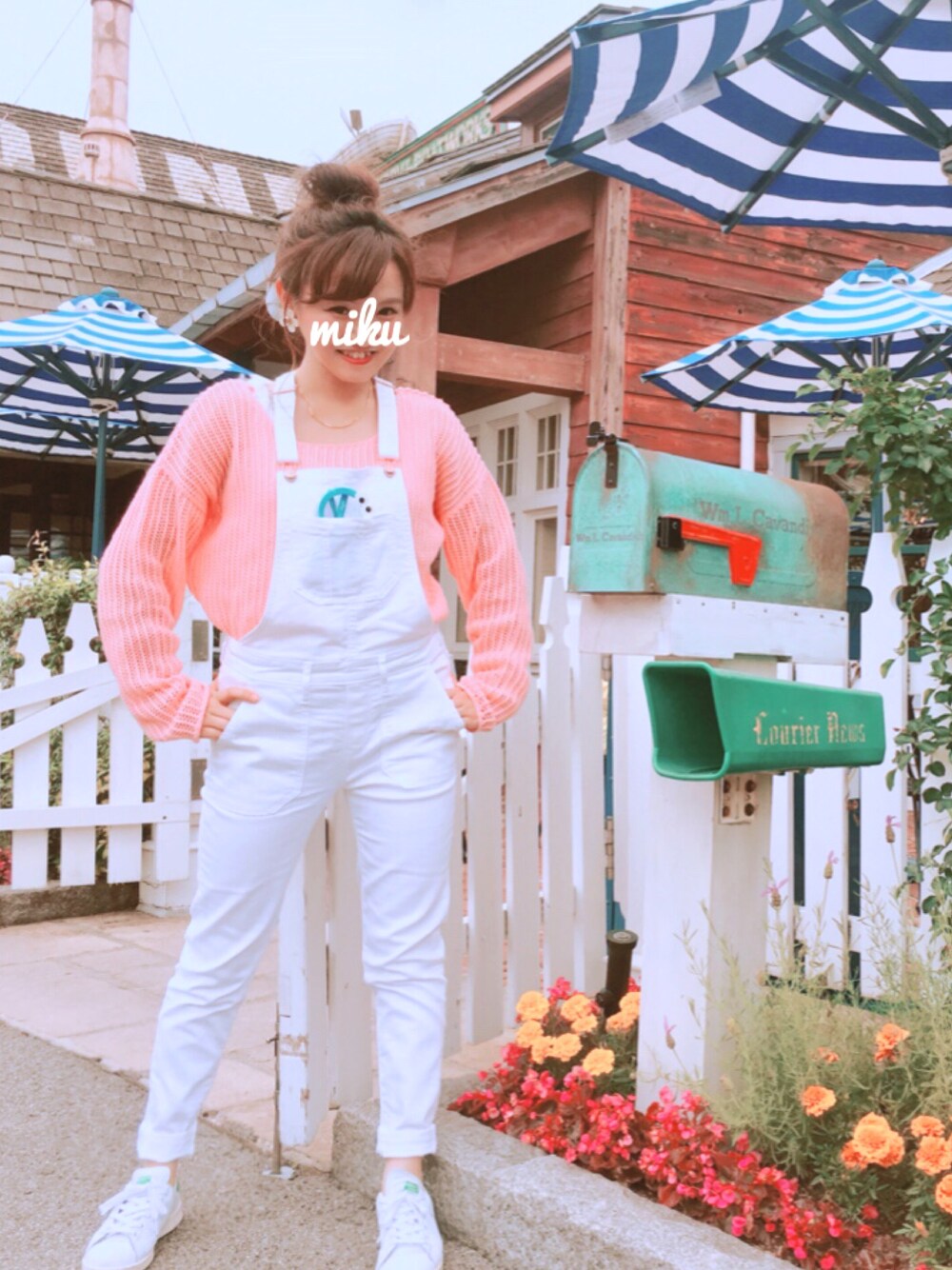 「シンプル、プチプラコーデ、カジュアルコーデ、ユニバ、サロペット、サマーニット、ピンク」｜「GRLのアイテム（ニット/セーター、ピンク系）」を使った、みっくうさん（レディース・153cm）の夏コーディネートの1枚目の写真