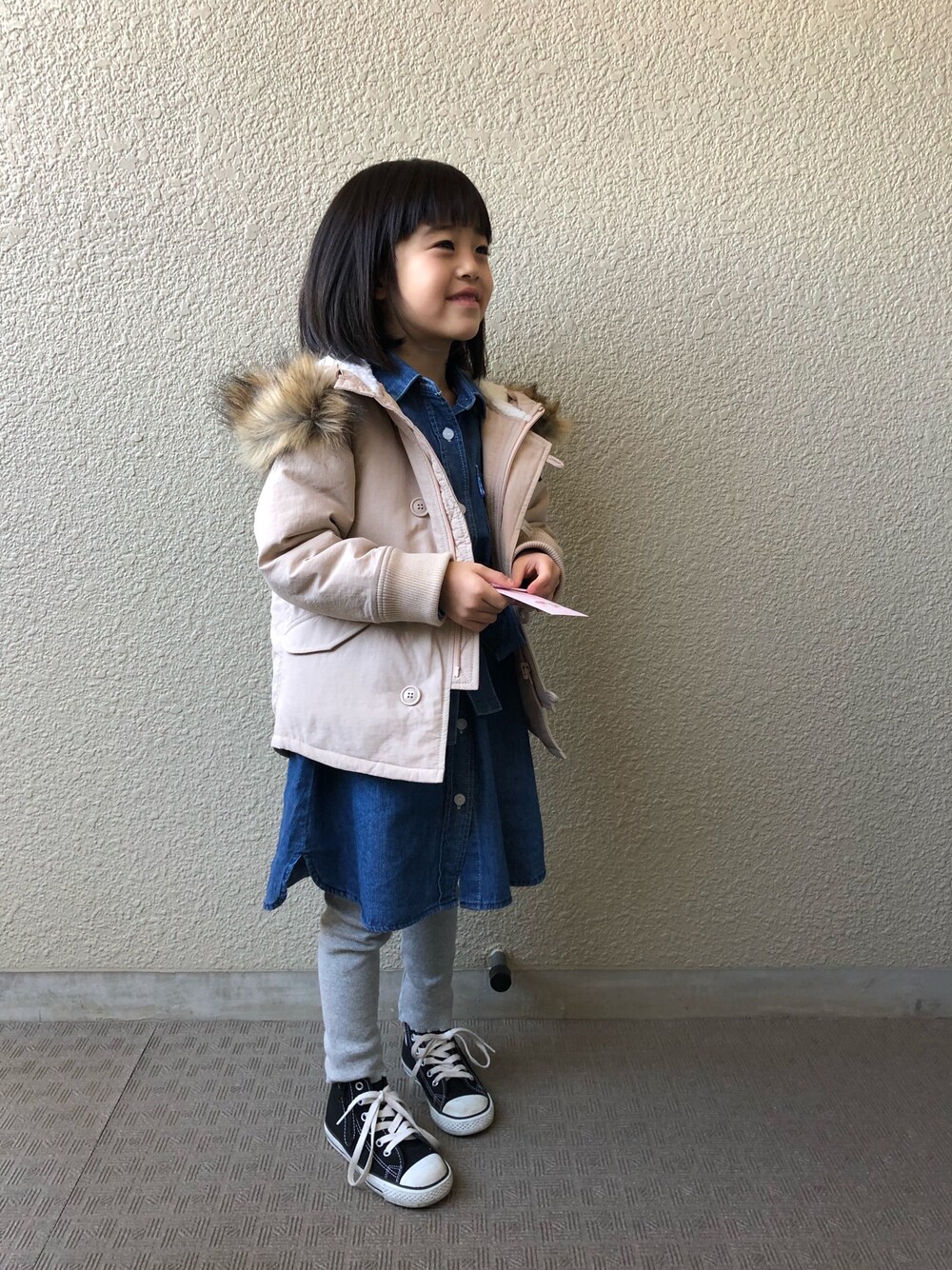 「キッズコーデ、女の子、2019初WEAR、福袋コーデ、シャツワンピース、コンバース、BREEZE」｜「BREEZEのアイテム（シャツワンピース、ブルー系）」を使った、hirooomi07さん（キッズ・110cm）の冬コーディネートの1枚目の写真