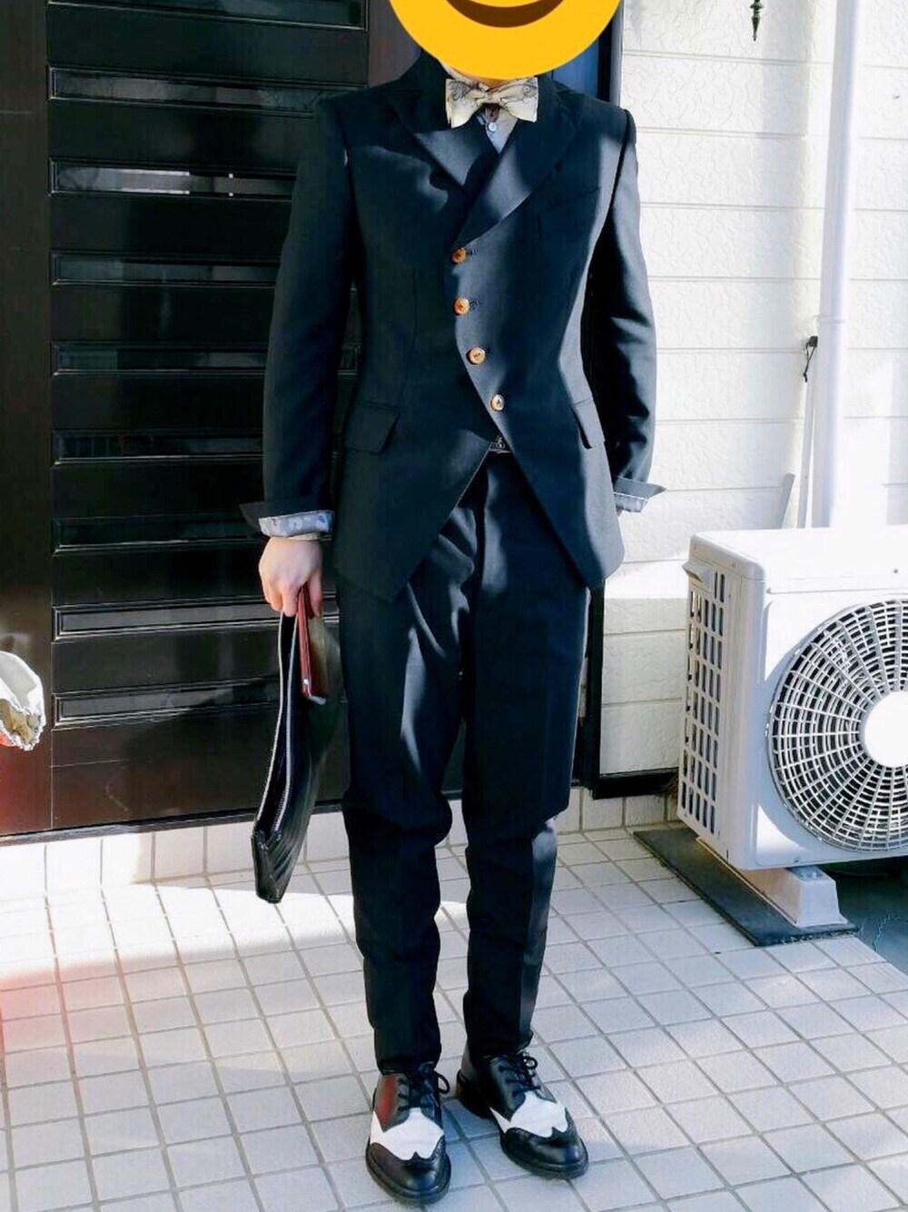 「PaulSmith、Vivienne Westwood、Dr.Martens、卒業式」｜「Paul Smithのアイテム（蝶ネクタイ、ベージュ系）」を使った、ryotaさん（メンズ・168cm）の春コーディネートの1枚目の写真