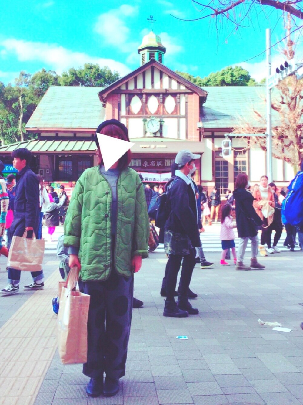 「カーキ、初詣、ライナージャケット、ベレー帽推奨委員会、ベレー帽、ママコーデ、めがね、原宿、ライナーコート、ドット」｜「FRAPBOISのMIZMARU-ニット（ニット/セーター、グレー系）」を使った、yukaさん（レディース・152cm）の冬コーディネートの1枚目の写真