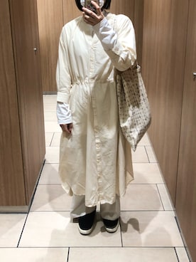 「オールホワイト」｜「アイテム（シャツワンピース）」を使った、さやかさん（レディース・152cm）の春コーディネート