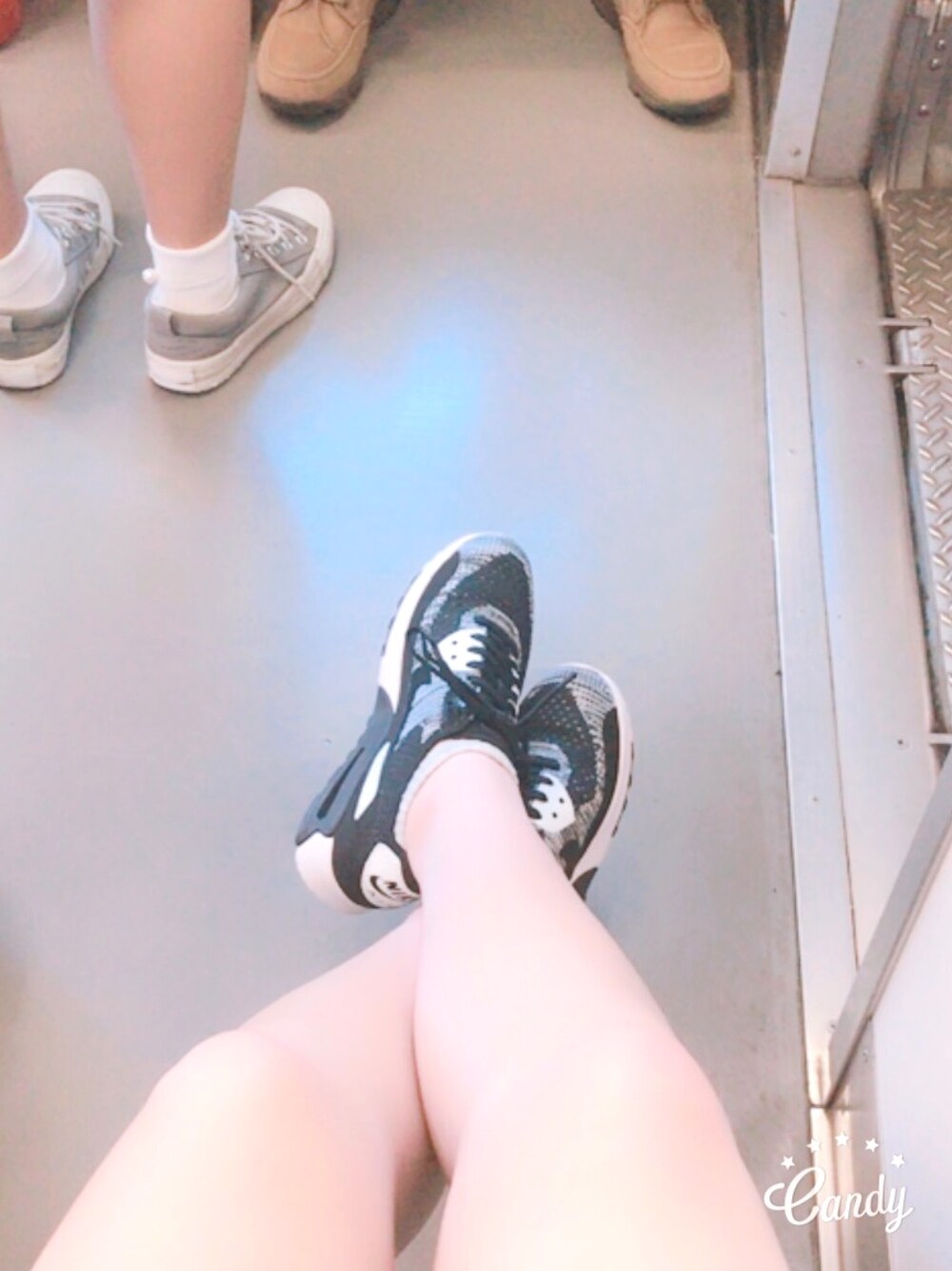 「ナイキ、ナイキスニーカー、NIKE、東京へ」｜「NIKEのアイテム（スニーカー、ブラック系）」を使った、Yunaさん（レディース・167cm）の夏コーディネートの1枚目の写真