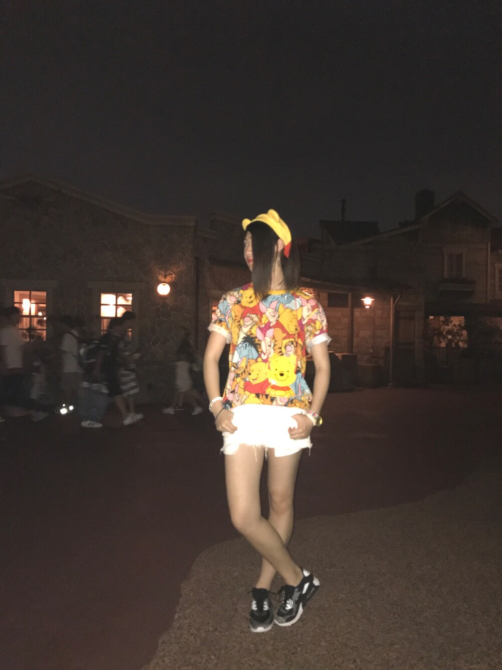 「ディズニー、ディズニーランド、disney、Disneyland、TokyoDisneyLand、ぷーさん、ナイキ、アメリカンイーグル」｜「Disneyのアイテム（Tシャツ/カットソー、イエロー系）」を使った、Yunaさん（レディース・167cm）の夏コーディネートの1枚目の写真