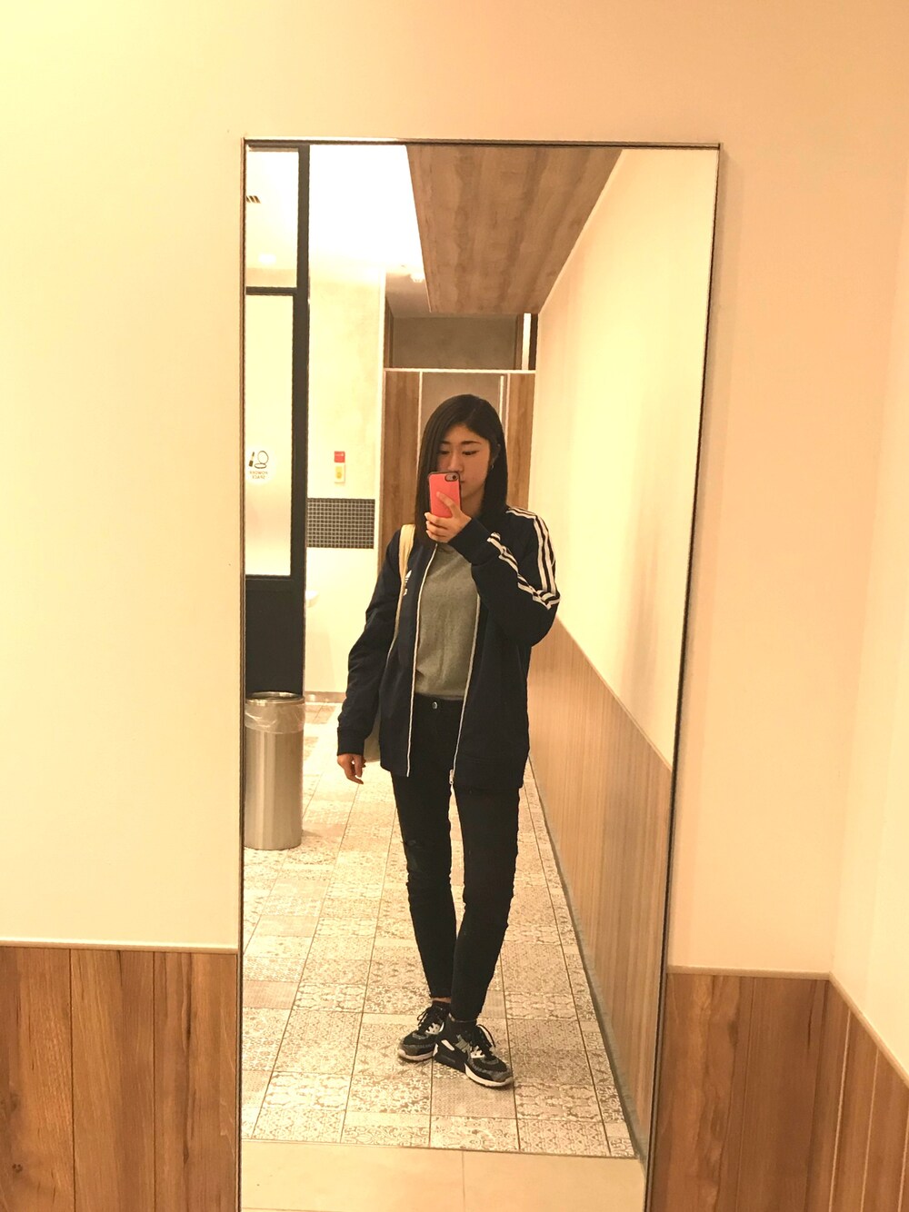 「シンプル、スニーカー、ストリート、adidas originals、NIKE、ZARA」｜「adidas Originalsのアイテム（ナイロンジャケット、その他）」を使った、Yunaさん（レディース・167cm）の秋コーディネートの1枚目の写真