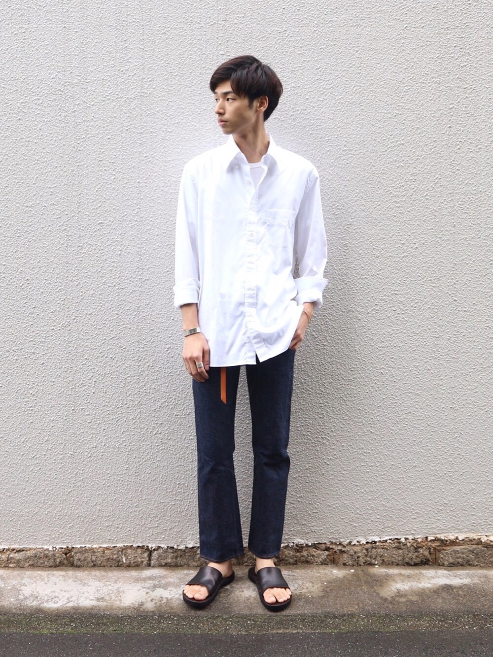「シンプルコーデ、シャツスタイル、カジュアル、ootd、オーバーサイズ、革靴、白シャツ、サンダル、デニム、シンプル」｜「LALLUBYのアイテム（シャツ/ブラウス、ホワイト系）」を使った、ryo_kandaさん（メンズ・175cm）の夏コーディネートの1枚目の写真