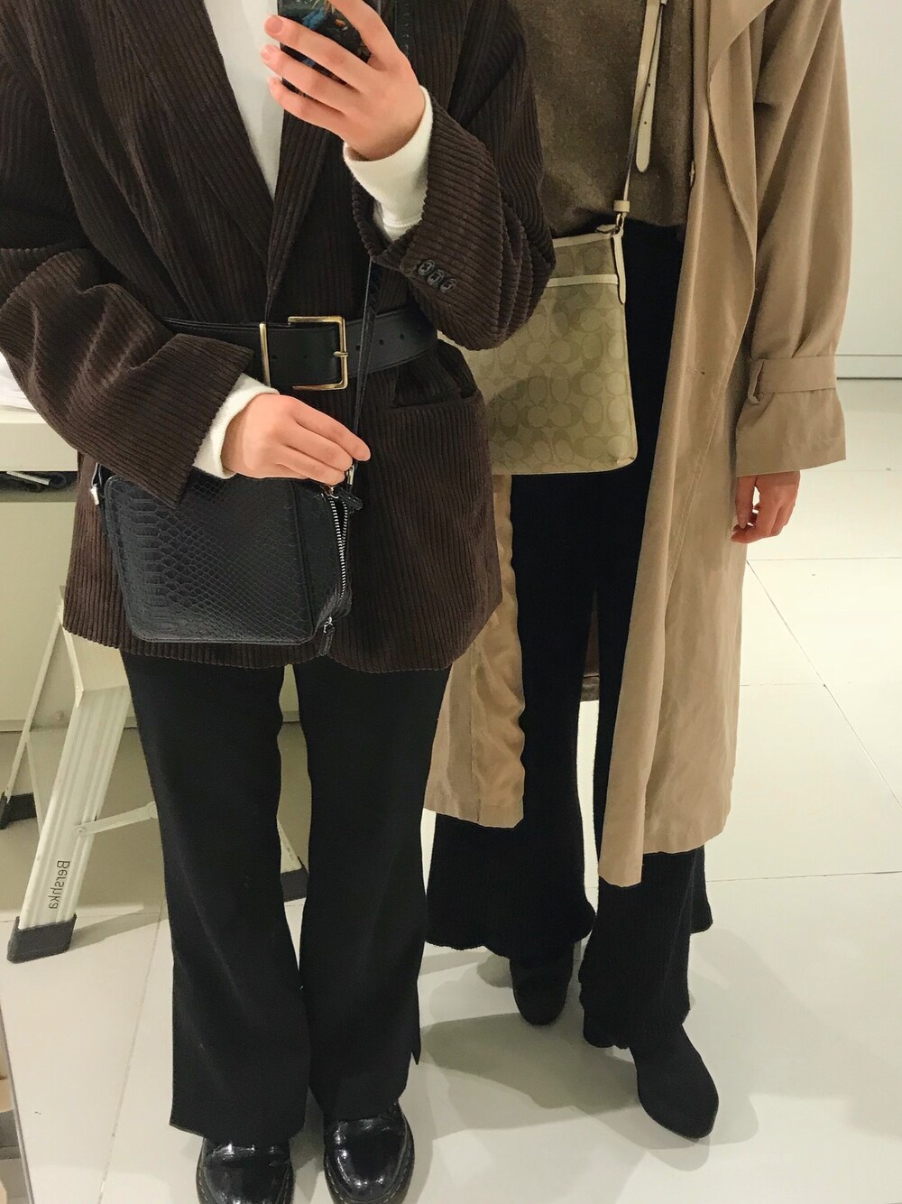「LOWRYS FARMのアイテム（ショルダーバッグ、ブラック系）」を使った、mayaさん（レディース・154cm）の冬コーディネートの1枚目の写真