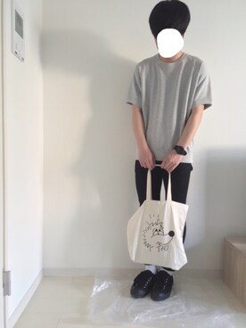 「UNIQLO（ユニクロ）のアイテム（Tシャツ/カットソー、グレー系）」を使った、reeeeoさん（メンズ・168cm）の春コーディネート