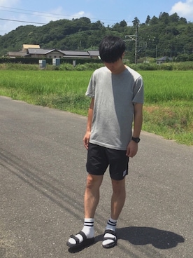 「無印良品（ムジルシリョウヒン）のアイテム（Tシャツ/カットソー、グレー系）」を使った、reeeeoさん（メンズ・168cm）の夏コーディネート