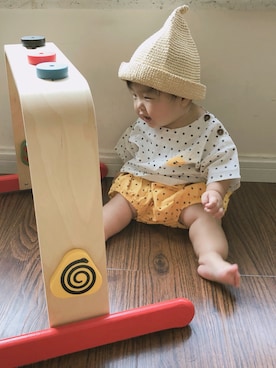 「アイテム（カーゴパンツ、イエロー系）」を使った、肉叽叽肉叽叽さん（キッズ・70cm）の夏コーディネート