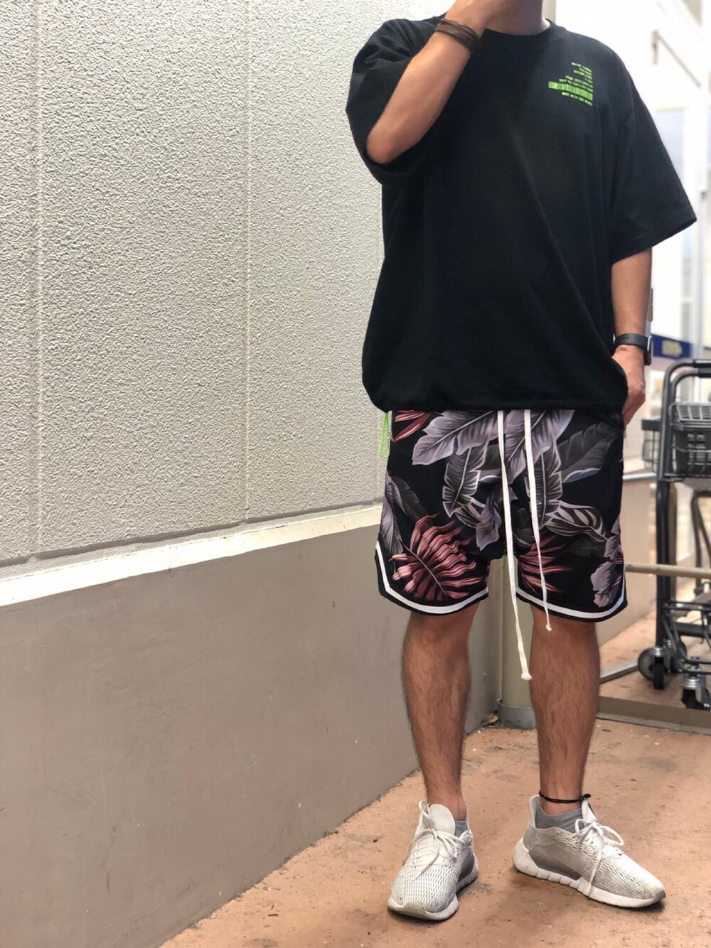 「夏コーデ、今日のコーデ、お洒落さんとつながりたい、ビッグT、オーバーサイズ、ゆるコーデ、アロハシャツ」｜「At Marvelousのアイテム（パンツ、ブラック系）」を使った、Makotoさん（メンズ・171cm）の夏コーディネートの1枚目の写真