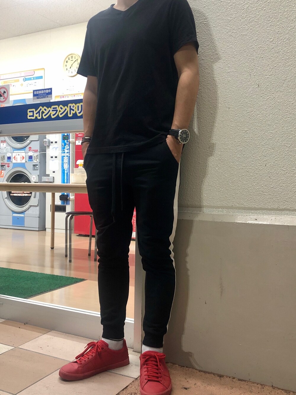 「秋コーデ、シンプルコーデ、大人カジュアル、リラックススタイル、ブラック、ZARA、メンズ」｜「GUのアイテム（Tシャツ/カットソー、ブラック系）」を使った、Makotoさん（メンズ・171cm）の秋コーディネートの1枚目の写真