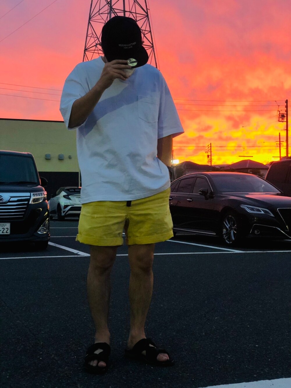「Gramicciのアイテム（パンツ、イエロー系）」を使った、Makotoさん（メンズ・171cm）の夏コーディネートの1枚目の写真