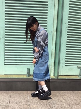 「サロペットスカート」｜「アイテム（その他シューズ）」を使った、マオさん（レディース・163cm）の春コーディネート