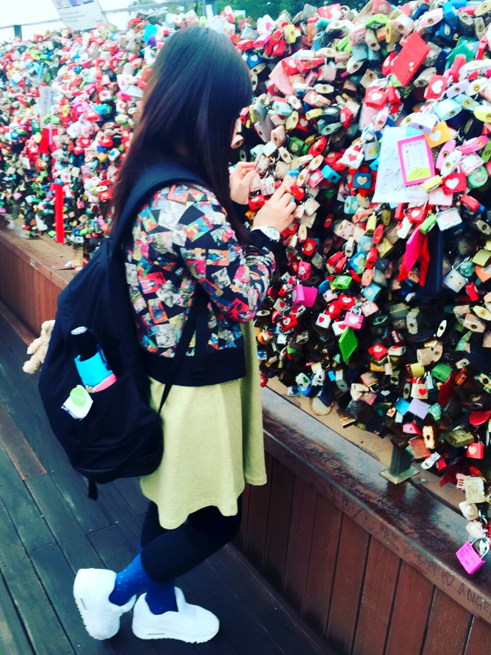 「korea、南山塔、travel」｜「NIKEのアイテム（バッグ、ブラック系）」を使った、楊小兔さん（レディース・153cm）の冬コーディネートの1枚目の写真