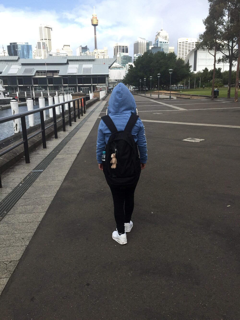 「旅行、travel、sydney、RELAX、Australia」｜「NIKEのアイテム（シューズ、ホワイト系）」を使った、楊小兔さん（レディース・153cm）の冬コーディネートの1枚目の写真