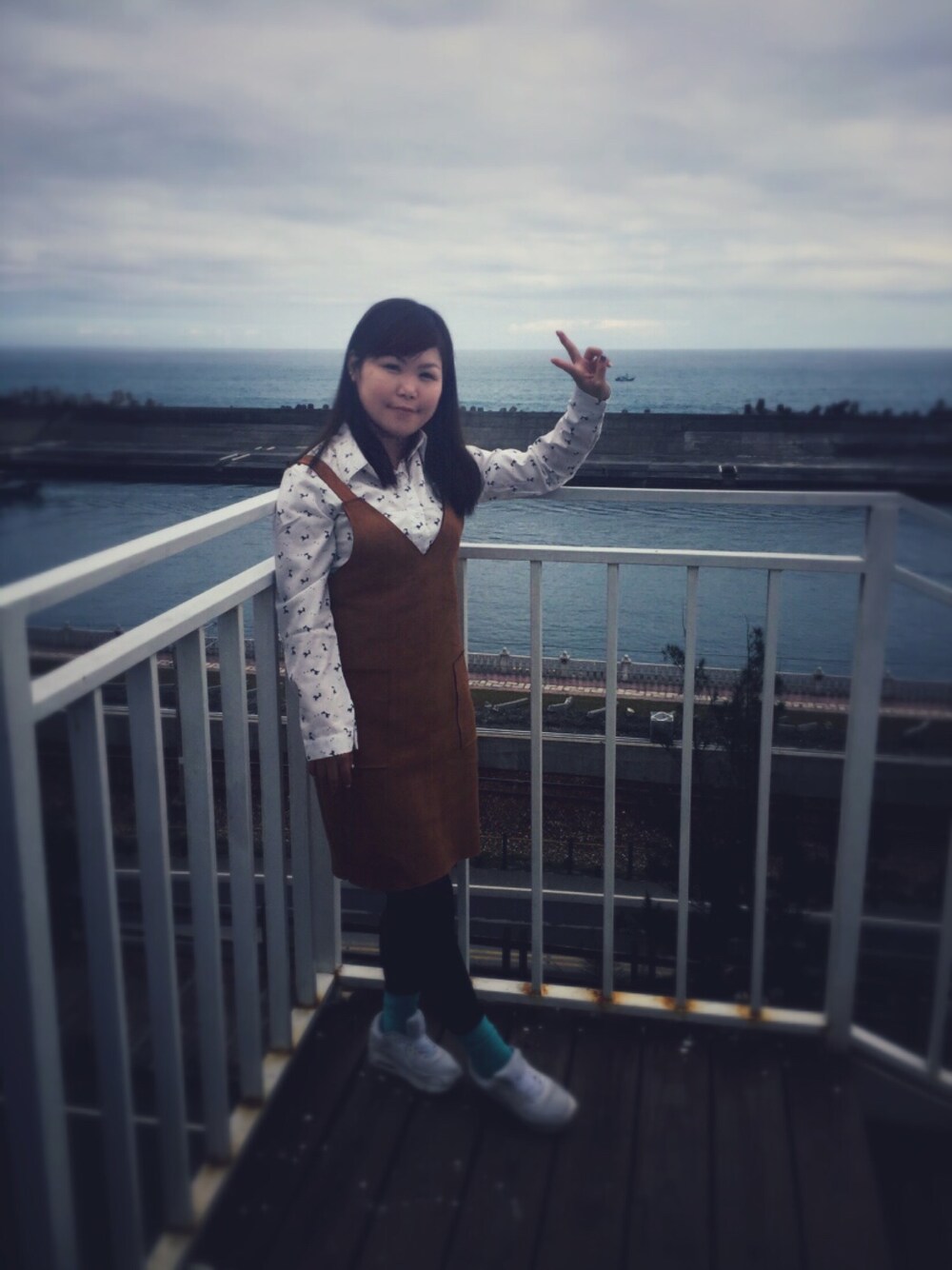 「Taiwan、travel」｜「LOWRYS FARMのアイテム（ワンピース/ドレス、ブラウン系）」を使った、楊小兔さん（レディース・153cm）の冬コーディネートの1枚目の写真