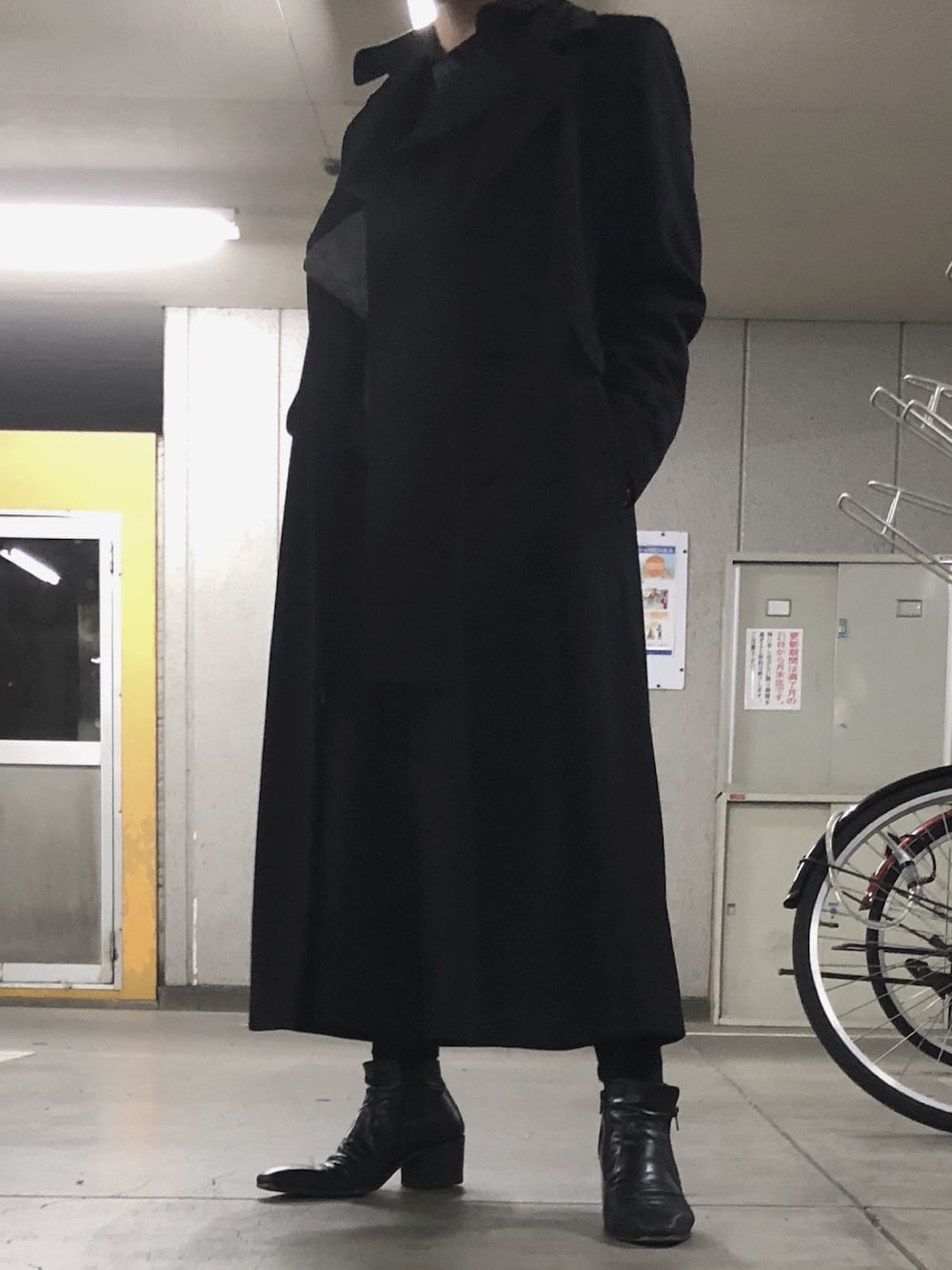 「冬コーデ、yohjiyamamoto、GUCCI、ブラック、ブラックコーデ、黒服、ヨウジヤマモト、whoop'-de-doo'、ブーツ、ネクタイ」｜「Yohji Yamamotoのアイテム（ジャケット/アウター、ブラック系）」を使った、轟さん（メンズ・170cm）の冬コーディネートの1枚目の写真