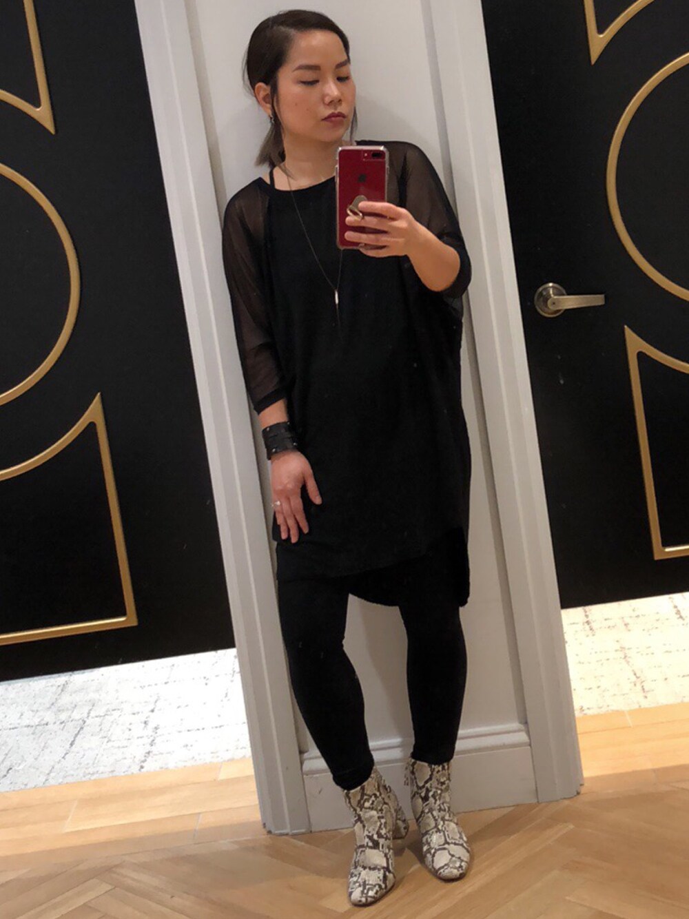 「snakeskin、minimal、black、ankleboot、Urbanoutfitters、ヘビ柄ブーツ、アパレルスタッフ、アパレルコーデ、アメリカ暮らし、アトランタ」｜「URBAN OUTFITTERSのアイテム（ブーツ、その他）」を使った、Cynister シンの助さん（レディース・147cm）の春コーディネートの1枚目の写真