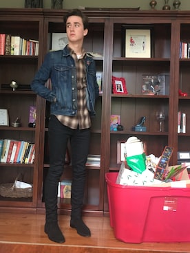 「Saint Laurent」｜「アイテム（デニムジャケット）」を使った、chipskylurkさん（メンズ・183cm）の冬コーディネート