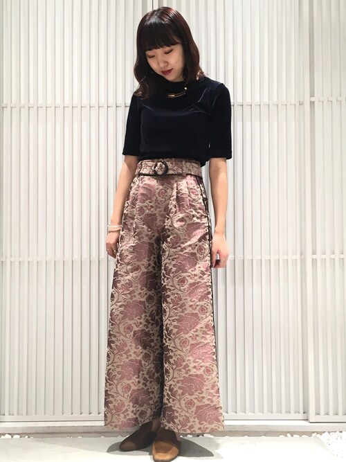 Yuki Kagaya使用「UNITED TOKYO（ベロアTEEブラウス）」的時尚穿搭