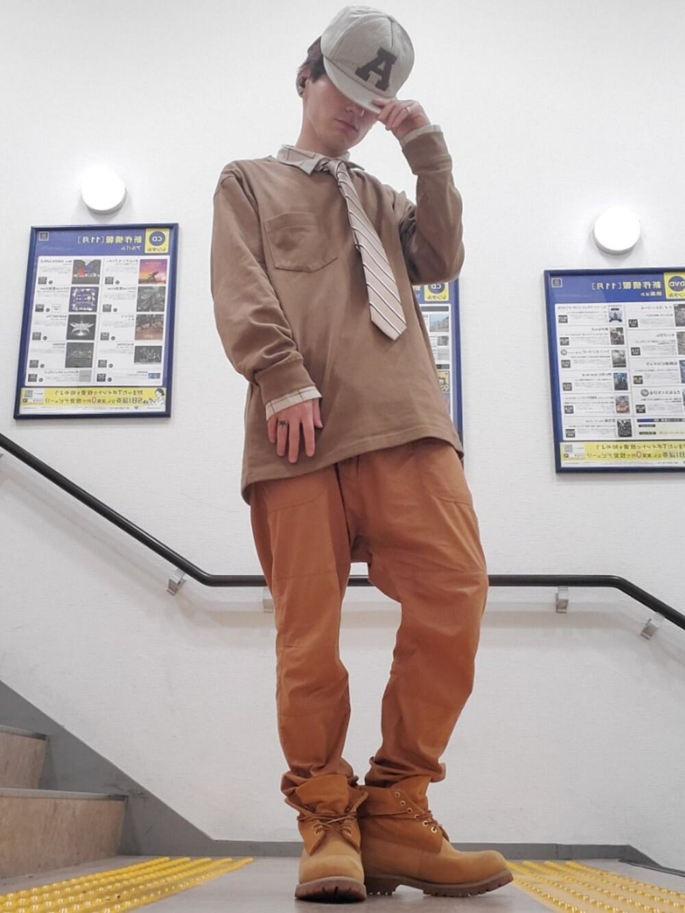 「ワンカラー、ワントーンコーデ、ティンバーランド、ブラウン、ブラウンコーデ、茶色」｜「TimberlandのTimberland 6" Premium Boot (Wheat Nubuck)（ブーツ、ベージュ系）」を使った、ポン太さん（メンズ・175cm）の秋コーディネートの1枚目の写真