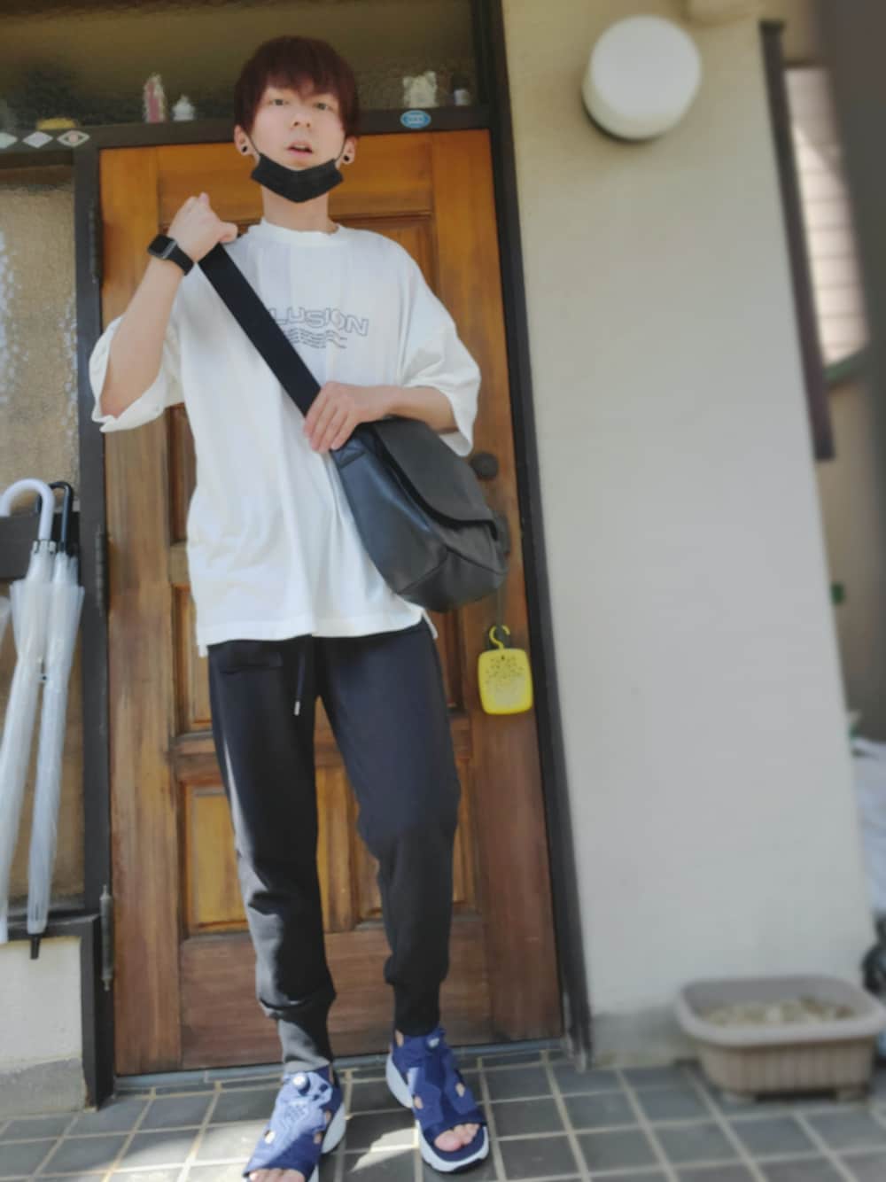 「半袖シャツ、reebok、ポンプフューリー、GU」｜「GUのアイテム（スウェットパンツ、ブラック系）」を使った、ポン太さん（メンズ・175cm）の春コーディネートの1枚目の写真