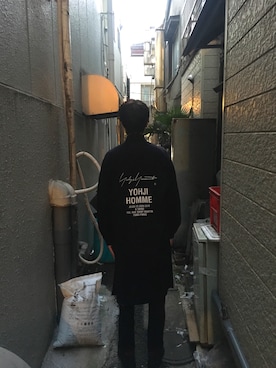 「Yohji Yamamoto（ヨウジヤマモト）のアイテム（トレンチコート）」を使った、 りきさん（メンズ・175cm）の冬コーディネート