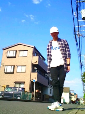 「白キャップ」｜「アイテム（アナログ腕時計）」を使った、なつきさん（メンズ・165cm）の春コーディネート