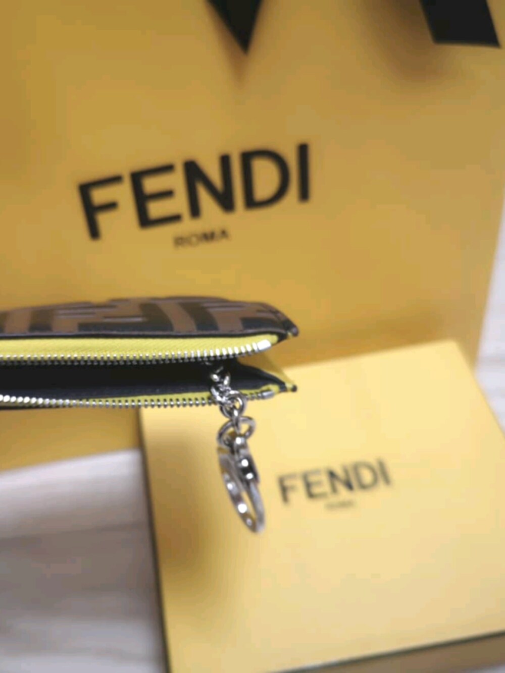 「FENDI、キーケース」｜「FENDIのアイテム（その他小物、イエロー系）」を使った、cinamon47さん（レディース・153cm）の夏コーディネートの1枚目の写真
