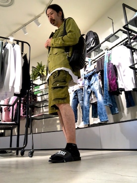 「DIESEL」｜「アイテム（サンダル）」を使った、モーシーさん（メンズ・179cm）の春コーディネート