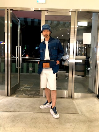 d.i.a ショートパンツ Z1975 デニムショートパンツ、コントラストステッチ刺繍入り