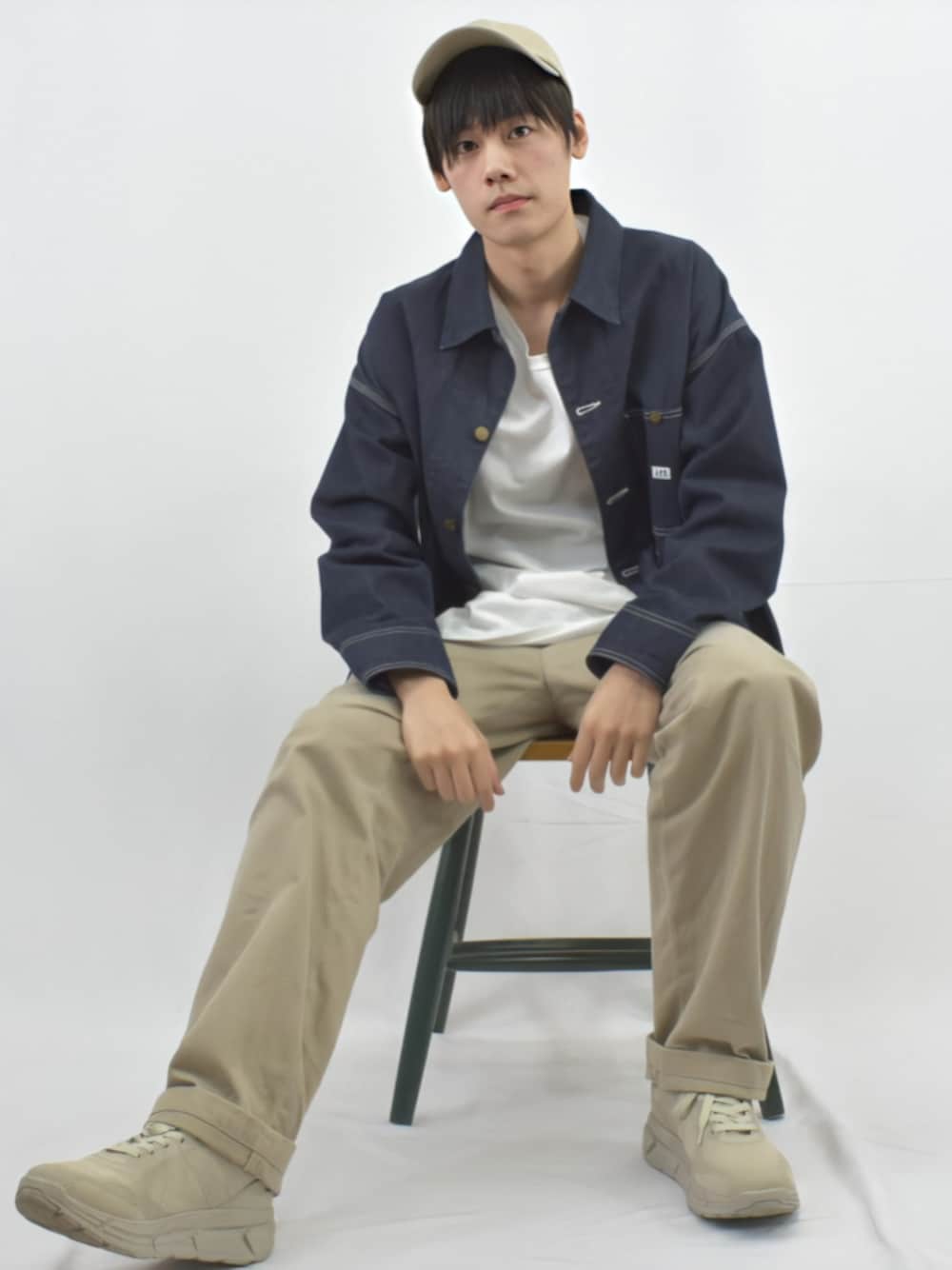 「シンプル、はるコーデ、カジュアル、白シャツ、ビッグシルエット、大人コーデ、スニーカー、おしゃれさんと繋がりたい、お洒落さんとつながりたい、いいね、save、フォローお願いします🤑」｜「Leeの【Lee/リー】別注デニムカバーオール/855616（カバーオール、ブルー系）」を使った、Renさん（メンズ・181cm）の春コーディネートの1枚目の写真