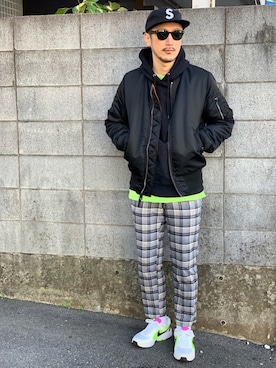 「蛍光カラー」｜「アイテム（MA-1）」を使った、 $hinih$さん（メンズ・173cm）の冬コーディネート