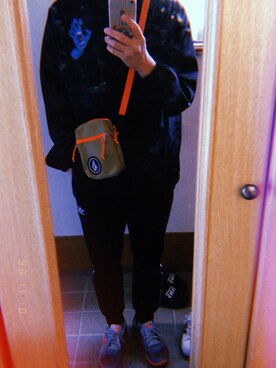 「VOLCOM（ボルコム）のアイテム（バッグ）」を使った、umuyaさん（メンズ・169cm）の秋コーディネート